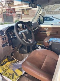 تويوتا لاند كروزر 70 بيك اب